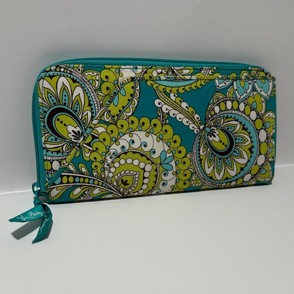 Vera Bradley Large Zip Travel Organizer Wallet – Peacock Print (Retired 2011) - Picture 5 of 6